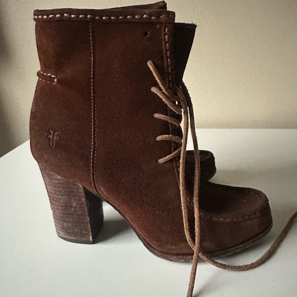 Frye Parker Moc Brown Suede Leather Bootie Rawhide Laces High Heel 8 - Picture 5 of 7